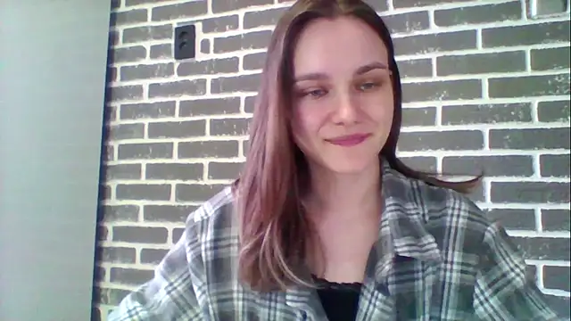 DolcezzaCream online show from April 28, 2026, 11:25 am