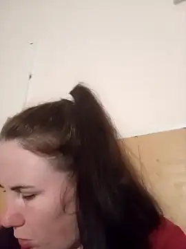 AnnaBeatrissa online show from April 22, 2026, 6:47 pm