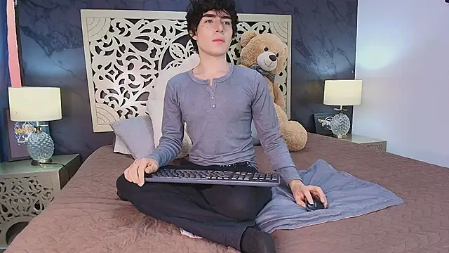 DemonFoxx online show from April 30, 2026, 1:18 pm