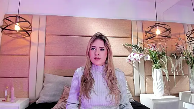 AndreinaOwen online show from July 1, 2026, 12:05 pm