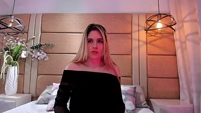 AndreinaOwen online show from July 27, 2026, 12:12 pm