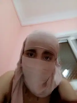 fatiflour99 online show from April 23, 2026, 4:52 pm