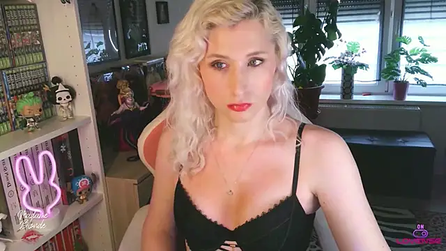 Madame Blonde online show from May 3, 2026, 12:31 pm