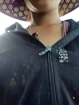 Snapshot of Rosie_LoveUU chatting on May 13, 2026, 10:44 am Rosie LoveUU online show from May 13, 2026, 10:44 am