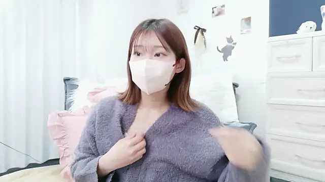 Snapshot of Neko_o33 chatting on May 1, 2026, 6:18 am Neko o33 online show from May 1, 2026, 6:18 am