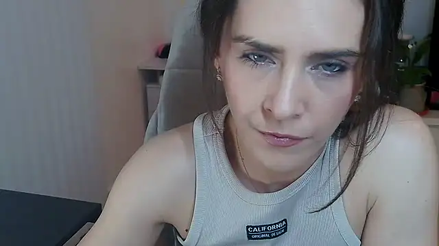 khalessi13 online show from May 9, 2026, 8:56 pm