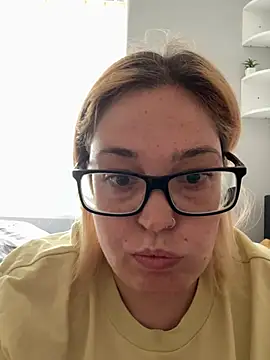 Snapshot of SecretRavenXO chatting on May 29, 2026, 12:11 pm SecretRavenXO online show from May 29, 2026, 12:11 pm