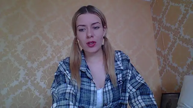 Snapshot of Softy_Aura_ chatting on June 16, 2026, 2:06 pm Softy Aura online show from June 16, 2026, 2:06 pm