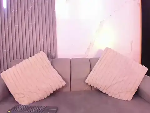 Snapshot of Isis__Love chatting on May 9, 2026, 8:45 pm Isis Love online show from May 9, 2026, 8:45 pm