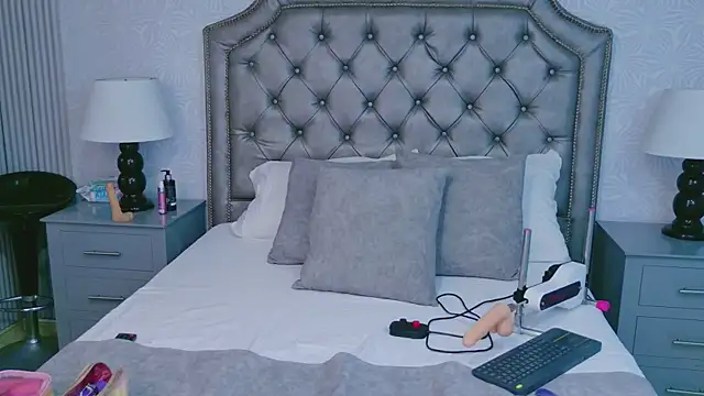 Snapshot of CarolineOlsen chatting on August 7, 2026, 7:53 pm CarolineOlsen online show from August 7, 2026, 7:53 pm