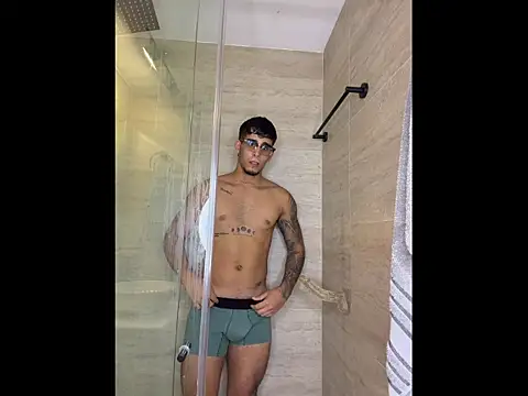 Iamcamilo   online show from May 17, 2026, 3:39 am