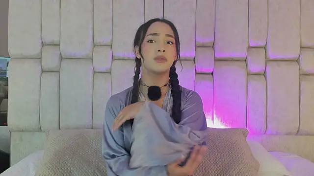 AriBloom7 online show from June 24, 2026, 8:06 pm