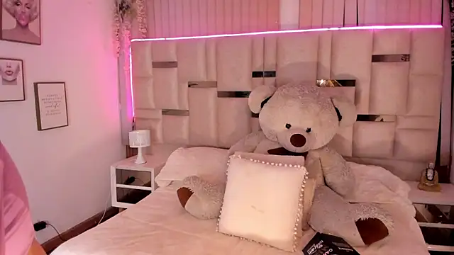 Snapshot of mariana__thompson chatting on May 14, 2026, 3:36 am mariana thompson online show from May 14, 2026, 3:36 am
