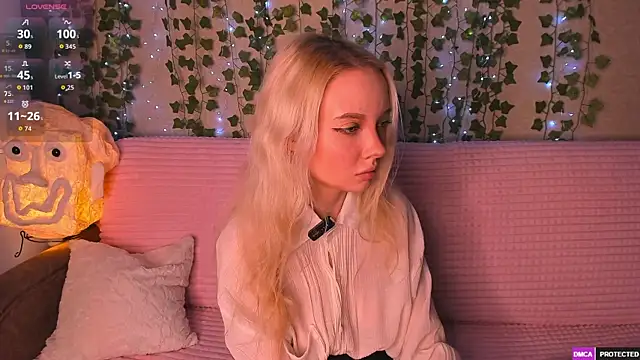 Snapshot of _CloudNine_ chatting on June 6, 2026, 2:39 am CloudNine online show from June 6, 2026, 2:39 am