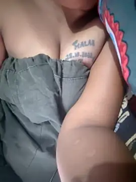 Snapshot of Tamil_Hot_HoneyBee chatting on May 17, 2026, 4:56 am Tamil Hot HoneyBee online show from May 17, 2026, 4:56 am