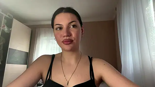 CrystalMuze online show from April 29, 2026, 1:48 pm
