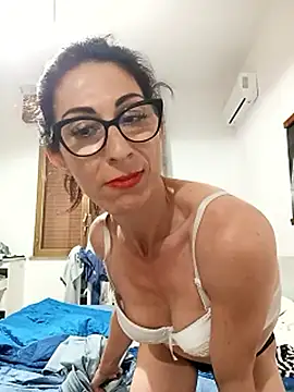 Snapshot of Ambra84 chatting on April 25, 2026, 8:28 pm Ambra84 online show from April 25, 2026, 8:28 pm