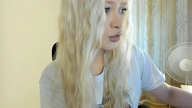 Snapshot of MidnightPoise chatting on June 12, 2026, 5:05 am MidnightPoise online show from June 12, 2026, 5:05 am