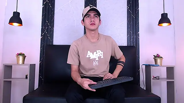 Snapshot of Feiccer_Castquer chatting on May 9, 2026, 11:13 am Feiccer Castquer online show from May 9, 2026, 11:13 am