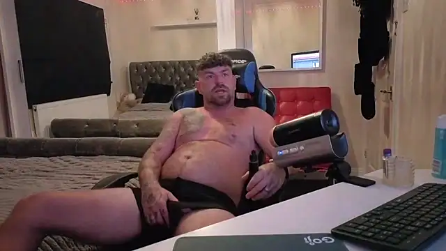Snapshot of Naughtybihubbyxx chatting on July 3, 2026, 9:43 pm Naughtybihubbyxx online show from July 3, 2026, 9:43 pm