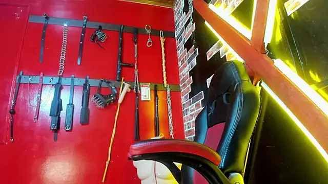 Snapshot of Dominatriz_Arlette chatting on May 20, 2026, 7:11 pm Dominatriz Arlette online show from May 20, 2026, 7:11 pm