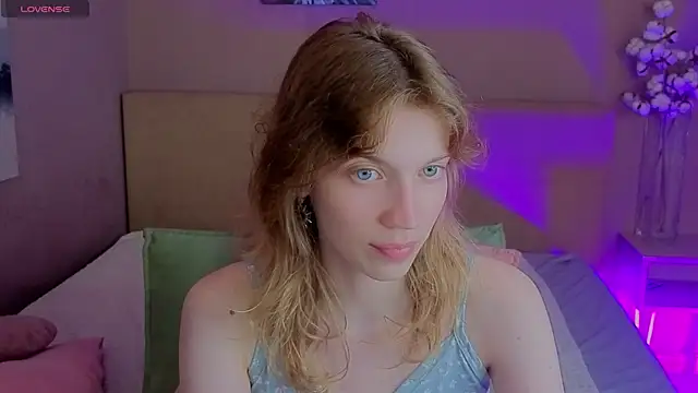 Emily Cartex online show from July 27, 2026, 5:47 am