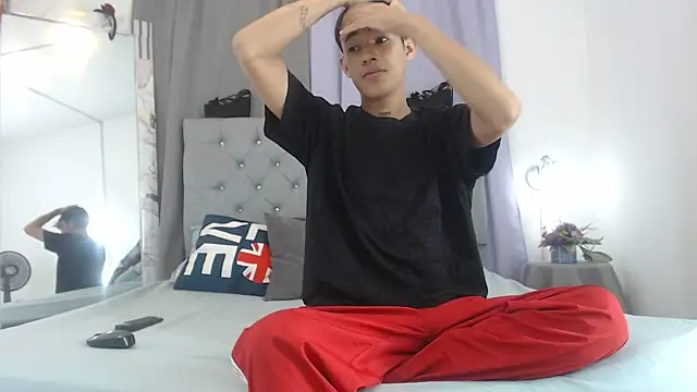 PhillipCox online show from June 4, 2026, 4:39 am