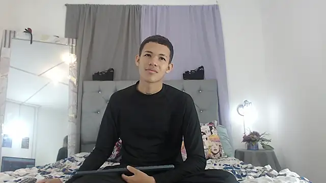 PhillipCox online show from June 17, 2026, 12:26 pm