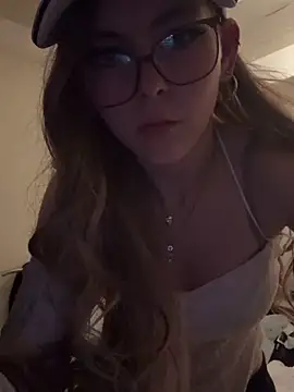 Lina-420 online show from May 16, 2026, 8:19 pm