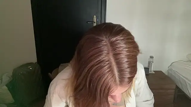 Sophiaat40 online show from May 6, 2026, 10:58 pm