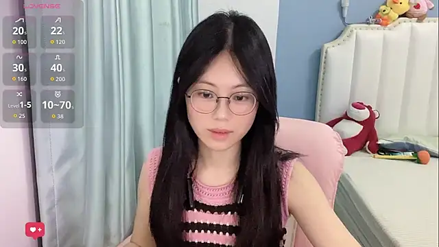 Snapshot of Luna-666 chatting on June 18, 2026, 2:44 pm Luna-666 online show from June 18, 2026, 2:44 pm