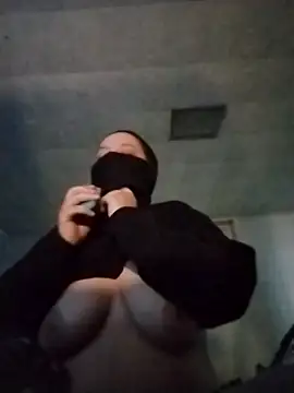 wetandtightcoochie online show from April 26, 2026, 1:19 pm