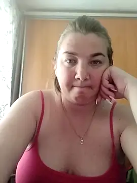 Snapshot of MiyaOlliver chatting on May 8, 2026, 2:32 pm MiyaOlliver online show from May 8, 2026, 2:32 pm