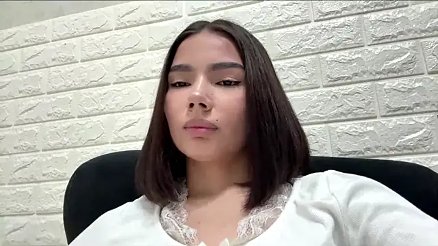 Snapshot of MarylnMonnier chatting on June 19, 2026, 5:08 pm MarylnMonnier online show from June 19, 2026, 5:08 pm