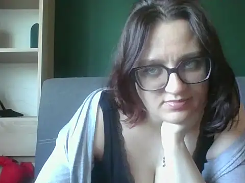 Snapshot of sensual_paris chatting on April 30, 2026, 5:47 am sensual paris online show from April 30, 2026, 5:47 am