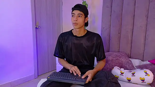 Snapshot of Liam__Mercury chatting on June 16, 2026, 7:47 pm Liam Mercury online show from June 16, 2026, 7:47 pm