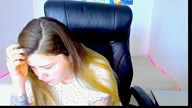 Natali Secret online show from May 16, 2026, 9:52 am
