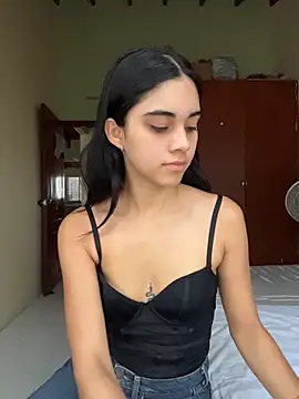 mia moonna online show from July 6, 2026, 11:28 am