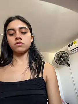 mia moonna online show from July 13, 2026, 12:37 pm