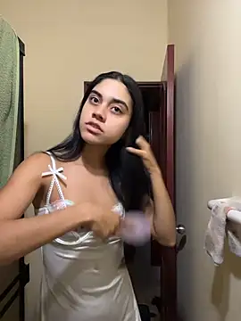 mia moonna online show from July 3, 2026, 10:33 am