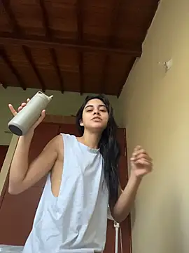 mia moonna online show from July 15, 2026, 11:39 am