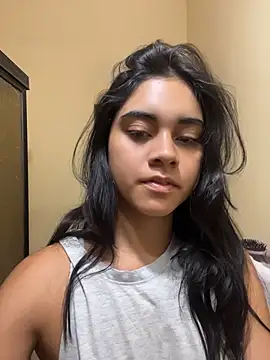 mia moonna online show from August 5, 2026, 12:32 pm