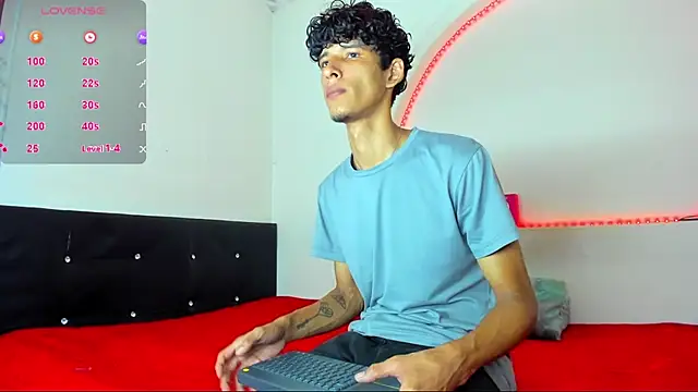 Snapshot of liammendoza98 chatting on May 21, 2026, 12:02 pm liammendoza98 online show from May 21, 2026, 12:02 pm
