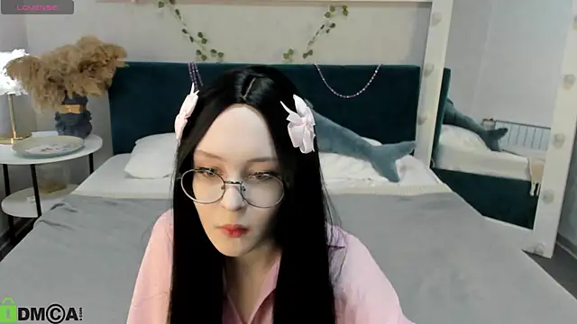 Lilac-Muse online show from June 2, 2026, 3:28 am