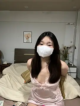 Snapshot of Ni_Tran chatting on May 17, 2026, 6:08 pm Ni Tran online show from May 17, 2026, 6:08 pm