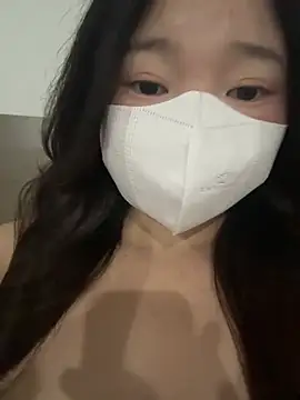 Snapshot of Ni_Tran chatting on July 10, 2026, 3:23 pm Ni Tran online show from July 10, 2026, 3:23 pm