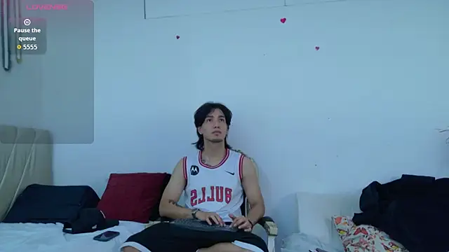 sweetauracouple online show from June 17, 2026, 12:04 pm