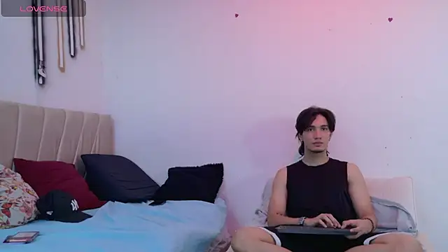 sweetauracouple online show from June 21, 2026, 12:11 pm
