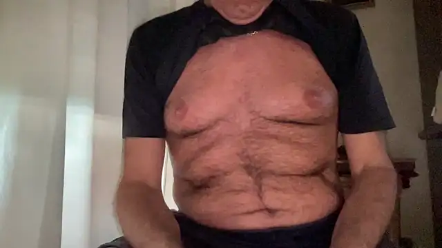 Snapshot of henrybull007 chatting on June 7, 2026, 12:43 pm henrybull007 online show from June 7, 2026, 12:43 pm