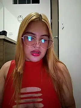 Snapshot of Violettasexy_ chatting on May 2, 2026, 3:45 am Violettasexy online show from May 2, 2026, 3:45 am